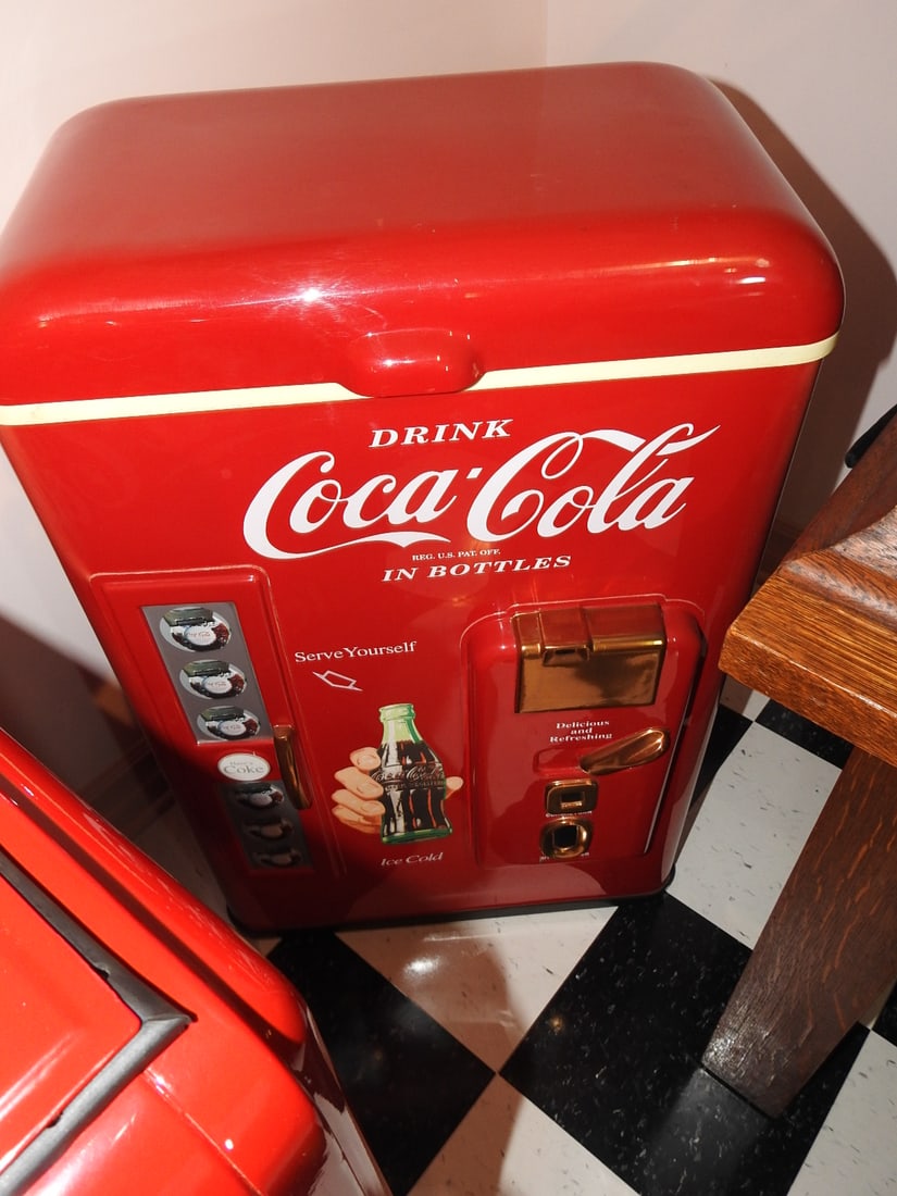 1992 Coca-Cola Nostalgia Plastic Cooler, Reproduction (1 of 7)