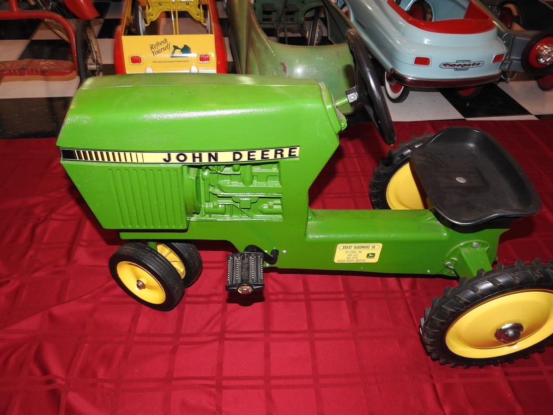 John Deere Ernst Co. Pedal Tractor (1 of 6)