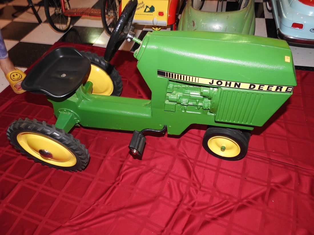 Standard John Deere Pedal Tractor (1 of 5)