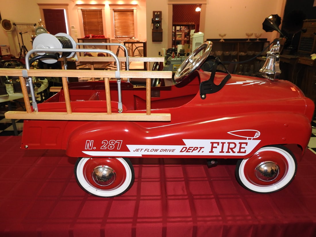 New Burns Novelty Fire Dept Jet Flow Drive Pedal Car (1 of 7)