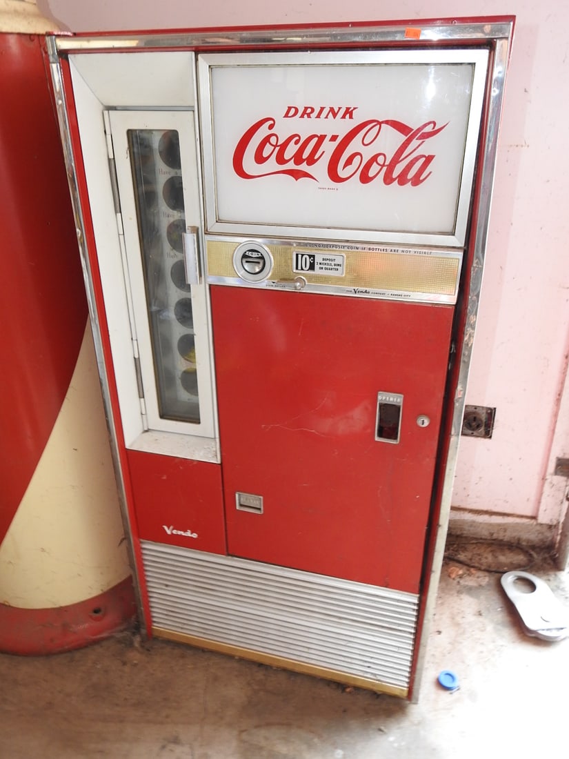 Vintage Vendo Coca-Cola Vending Machine (1 of 11)