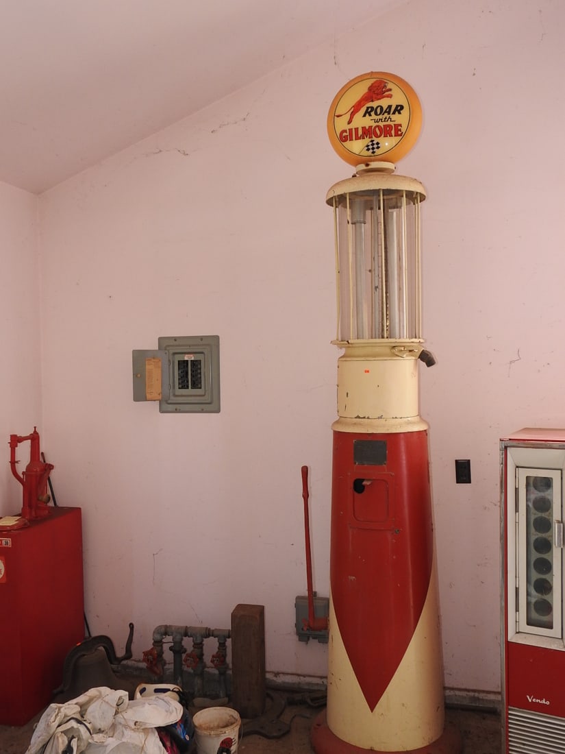 Vintage Keesee Model 107A Roar with Gilmore Gas Pump (1 of 17)
