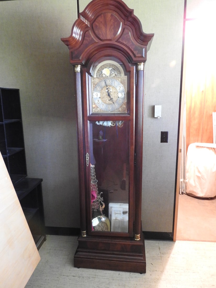 Howard Miller Grandfather Clock (1 of 14)