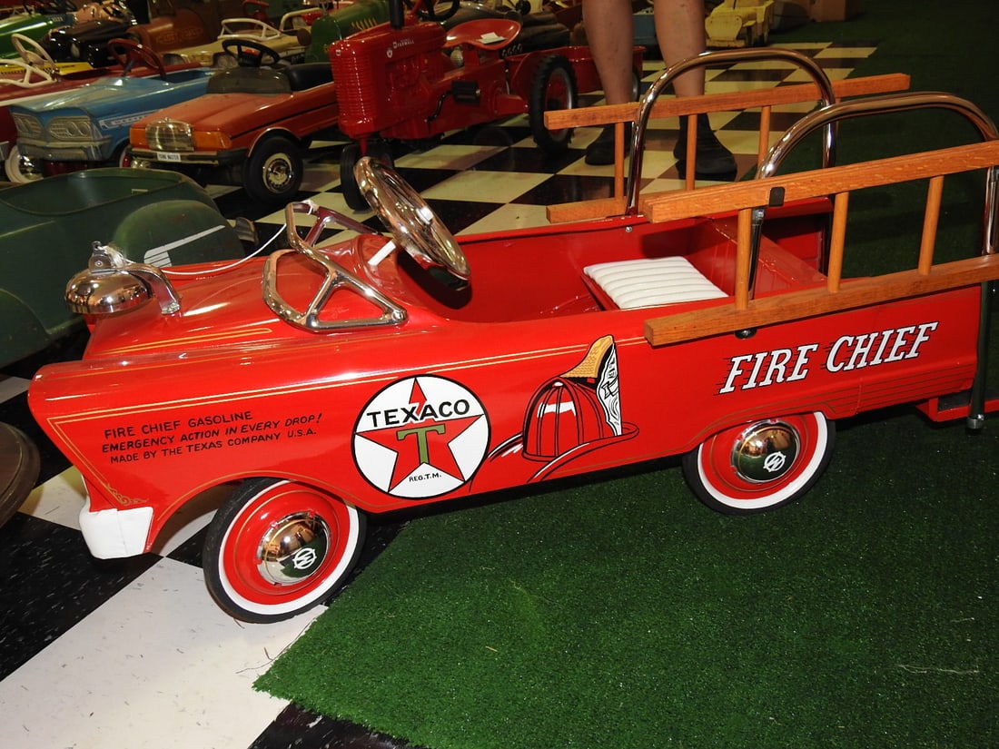 Texaco Fire Chief Pedal Car - 2
