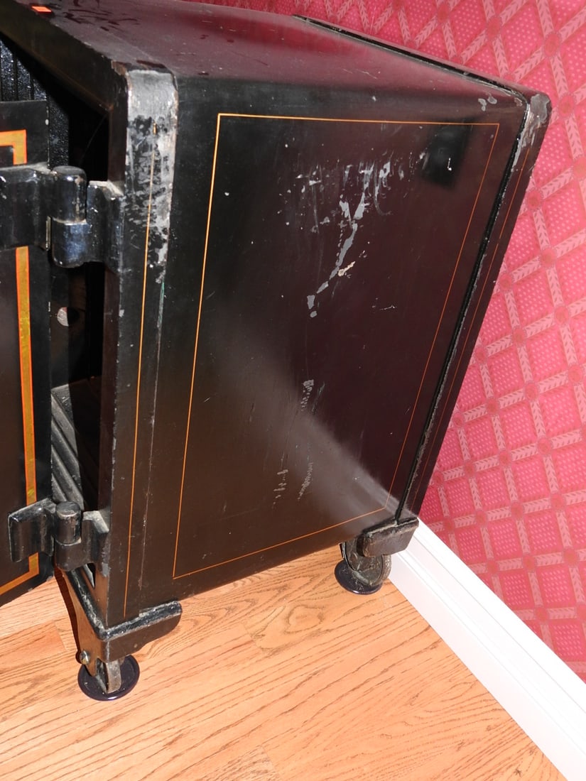 Victor Safe and Lock Co. Black Safe - 5