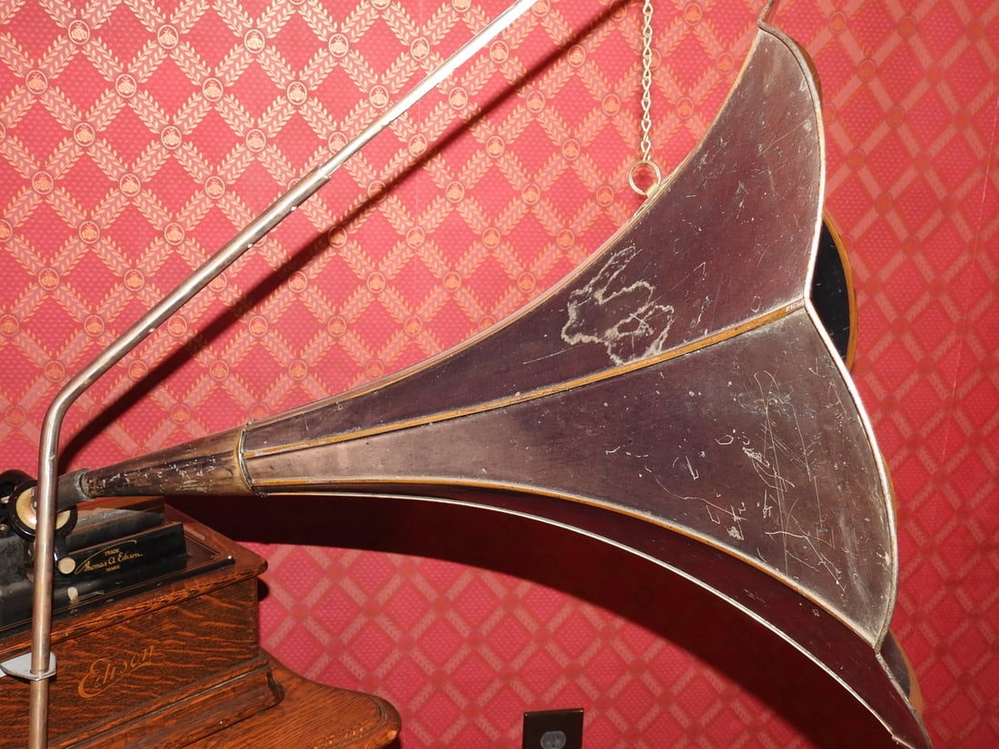 Edison Standard Cylinder Phonograph with Horn - 10