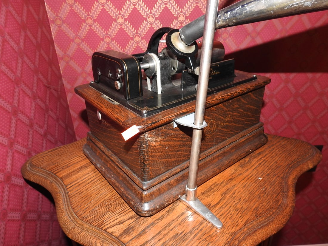 Edison Standard Cylinder Phonograph with Horn - 2