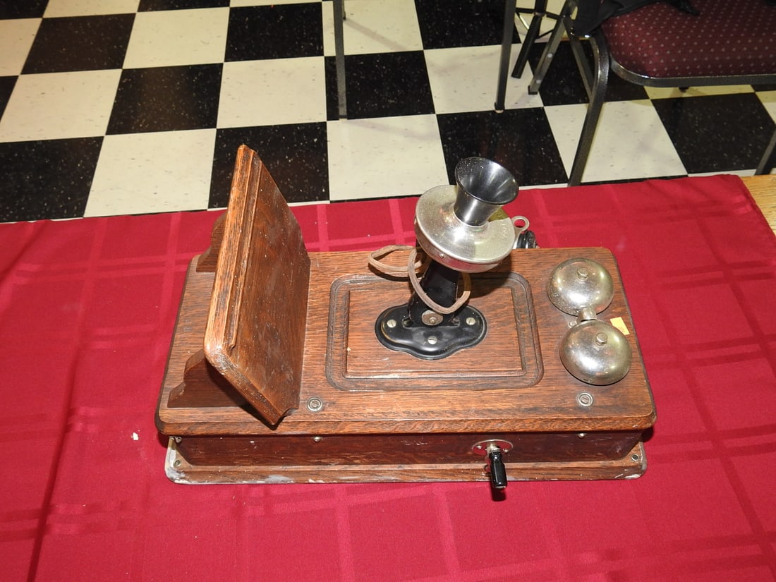 Kellogg Oak Desk Telephone with Double Bells (1 of 6)