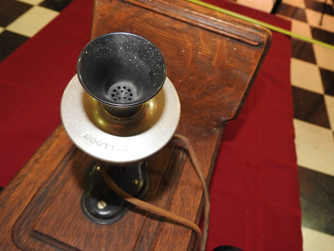 Kellogg Oak Desk Telephone with Double Bells - 5