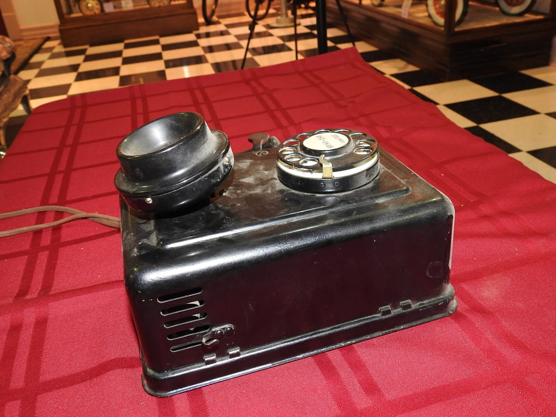 Black Rotary Telephone - 2
