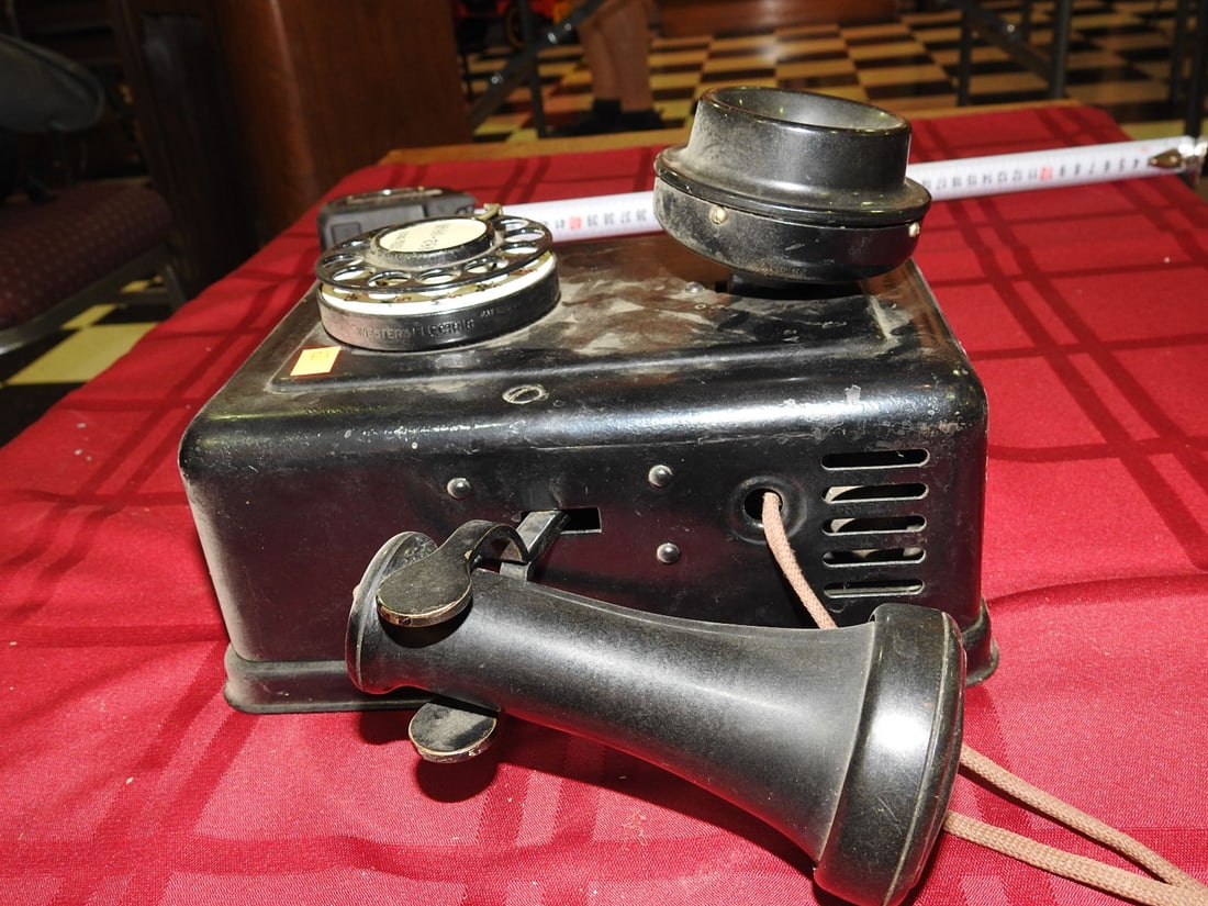 Black Rotary Telephone - 4
