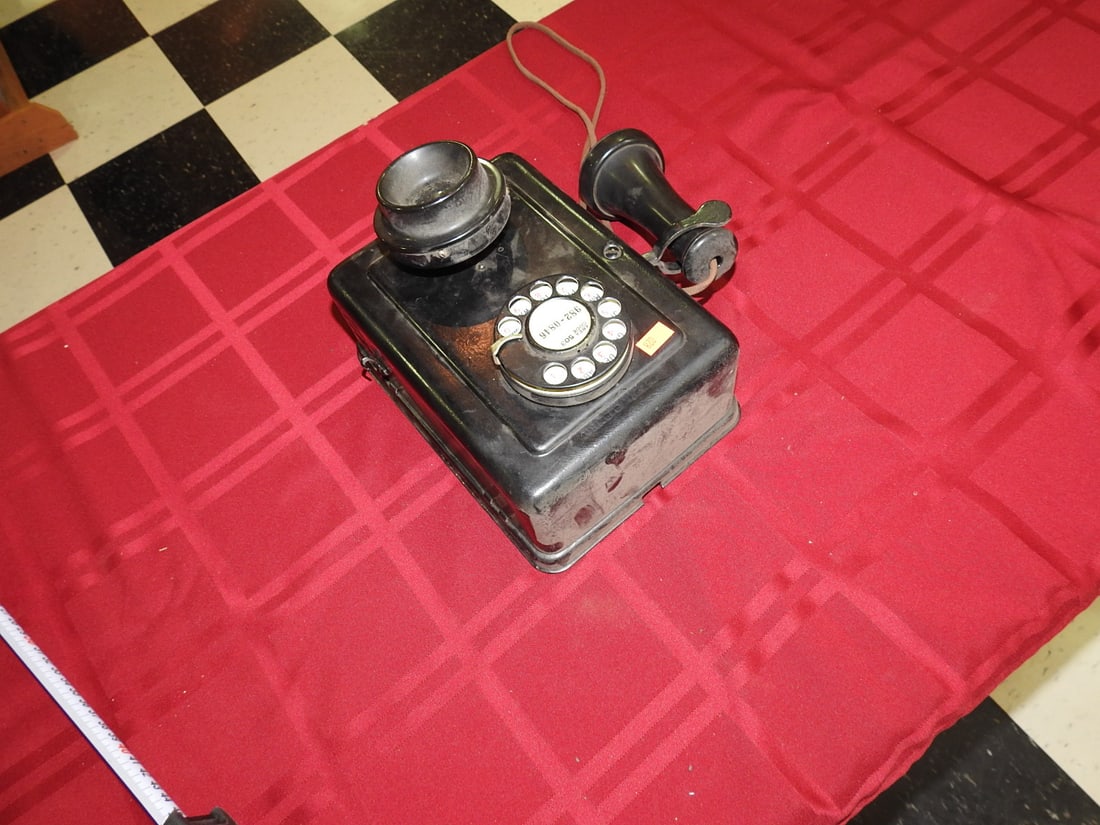 Black Rotary Telephone - 6
