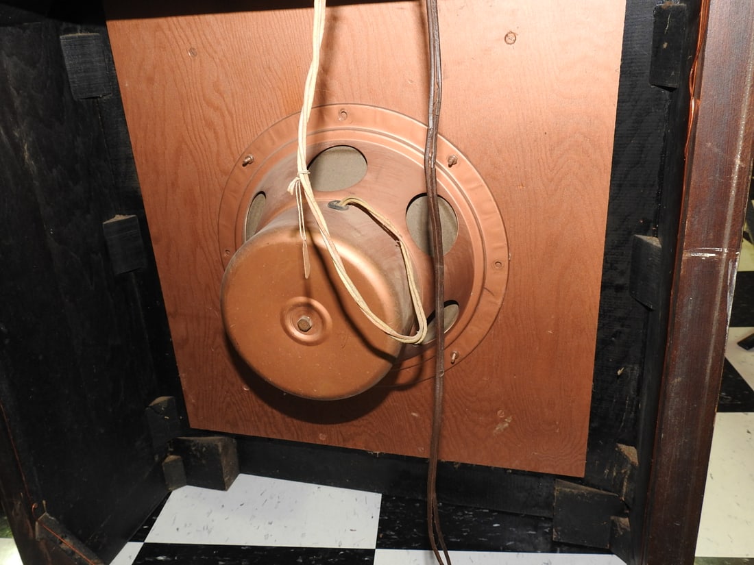Stewart-Warner "Magic Dial" Vintage Wood Cabinet Radio - 10