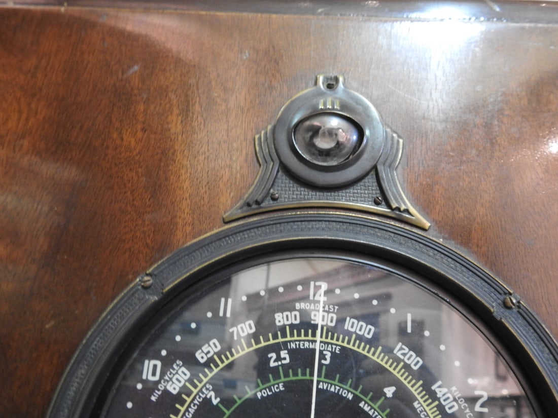 Stewart-Warner "Magic Dial" Vintage Wood Cabinet Radio - 5