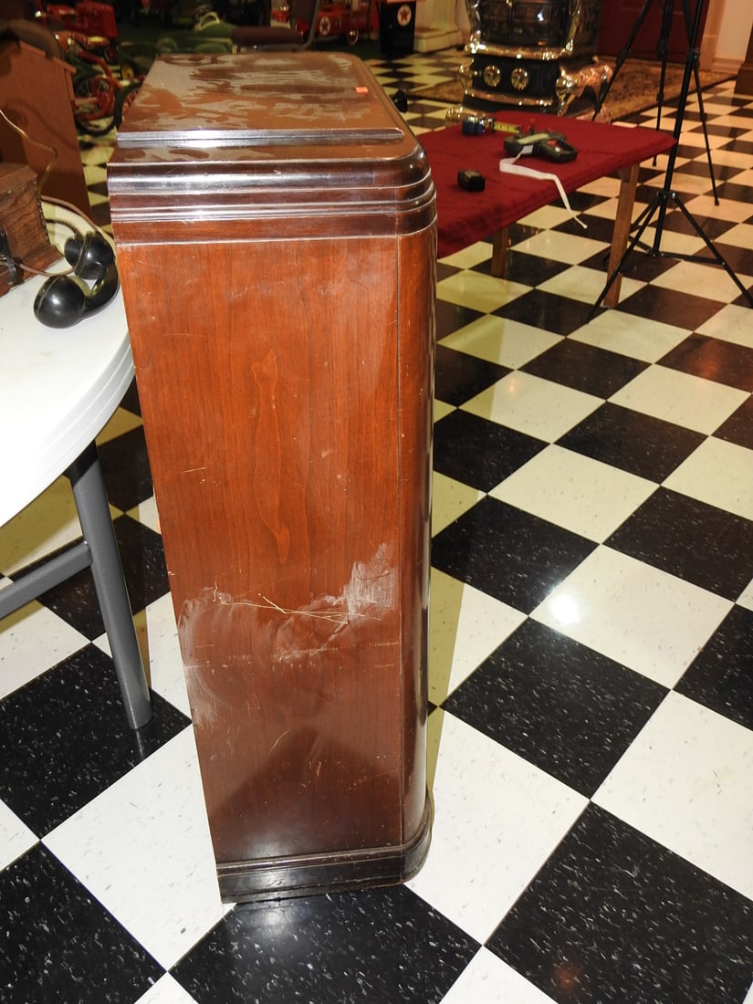 Stewart-Warner "Magic Dial" Vintage Wood Cabinet Radio - 7