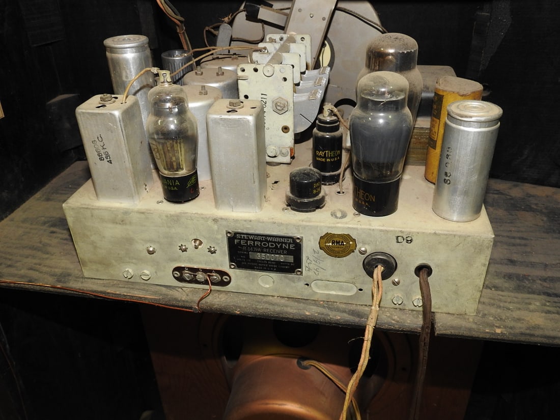 Stewart-Warner "Magic Dial" Vintage Wood Cabinet Radio - 9