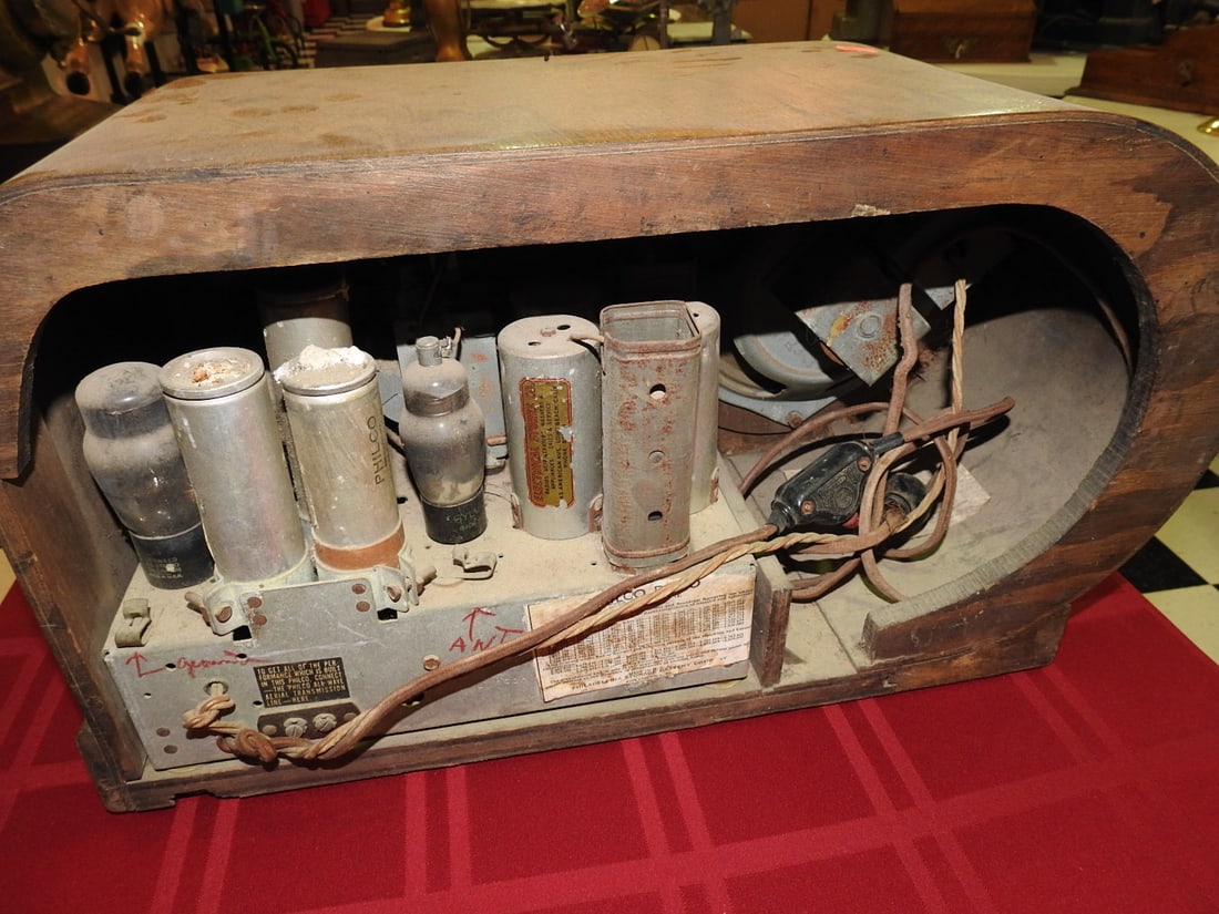 Philco Wood Tabletop Radio - 3
