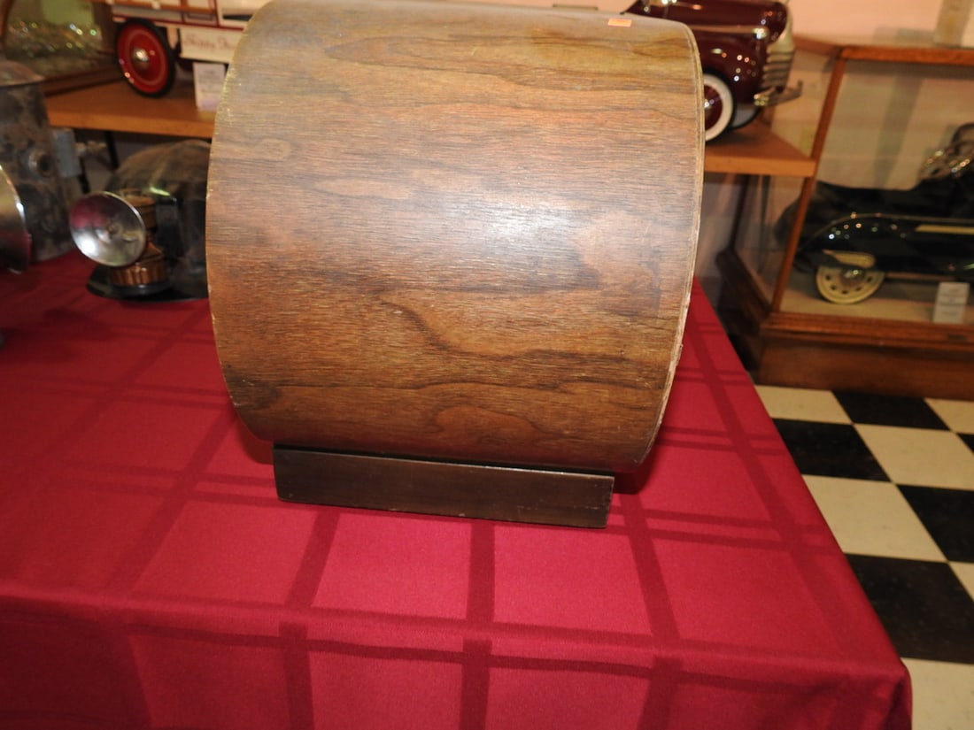 Philco Wood Tabletop Radio - 4