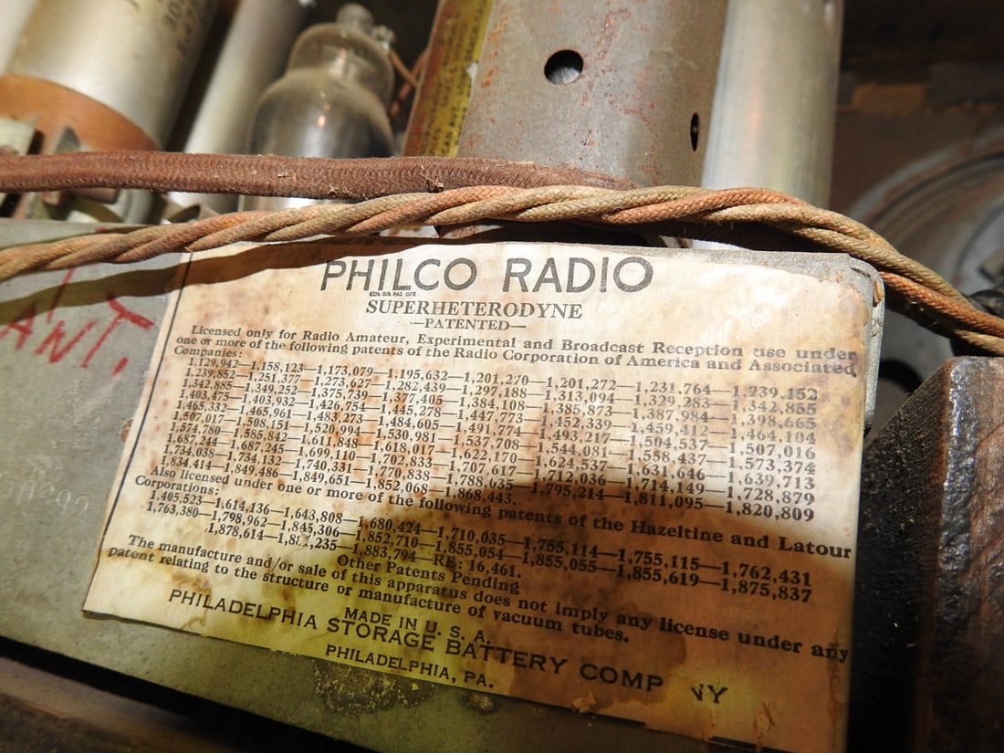 Philco Wood Tabletop Radio - 5