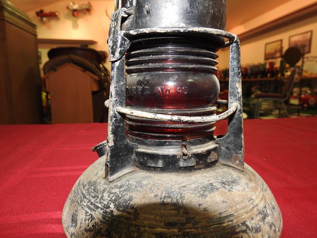 Dietz No. 40 Traffic Gard Lantern with Red Glass Lens - 2