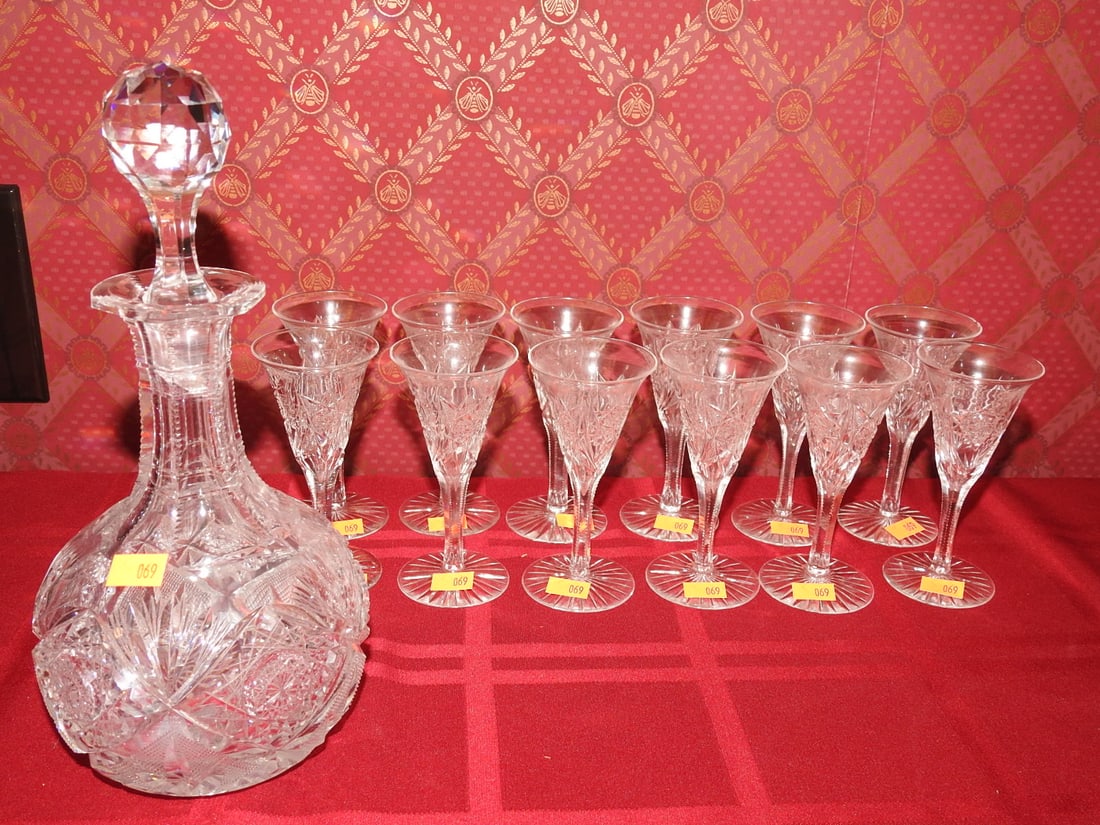 Cut Crystal Decanter with Cordial Glass: 60