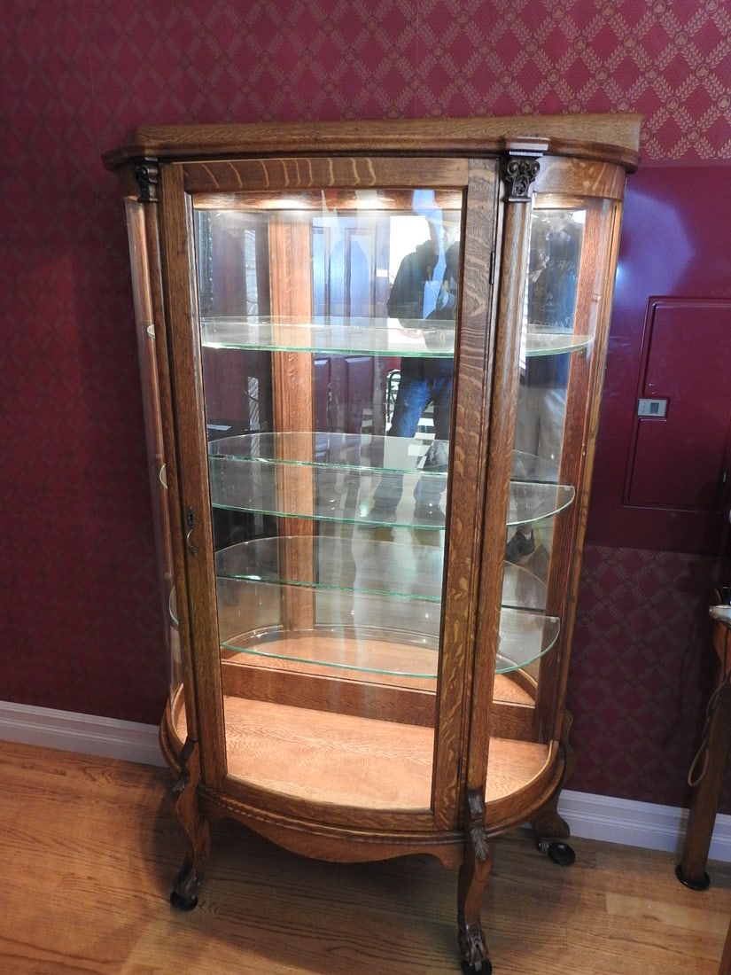 Oak Curved Glass Lighted Curio Cabinet - 14