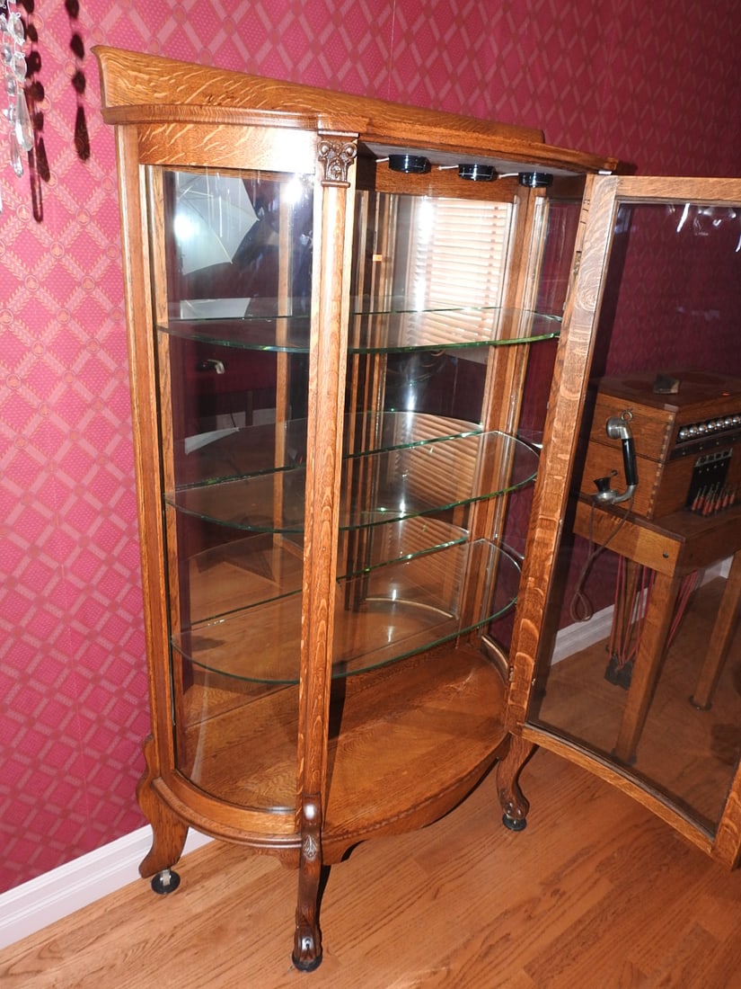 Oak Curved Glass Lighted Curio Cabinet - 9