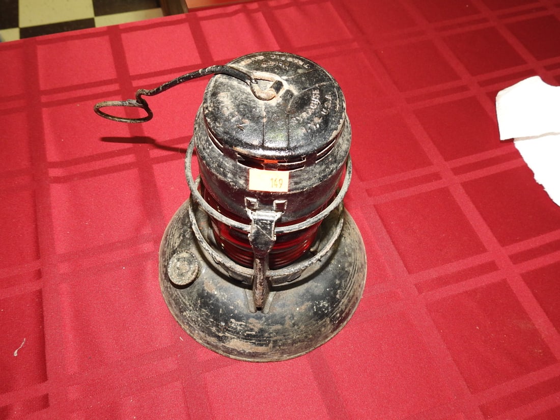 Dietz No. 40 Traffic Gard Lantern with Red Glass Lens (1 of 8)