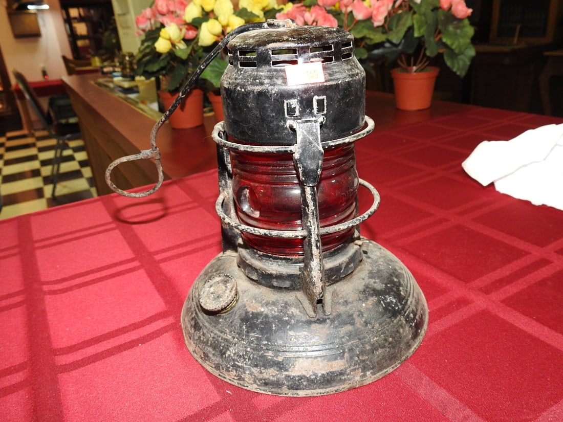 Dietz No. 40 Traffic Gard Lantern with Red Glass Lens - 2