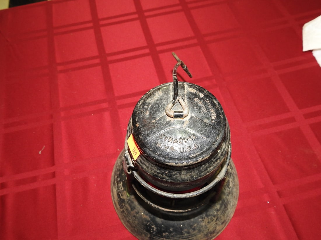 Dietz No. 40 Traffic Gard Lantern with Red Glass Lens - 3