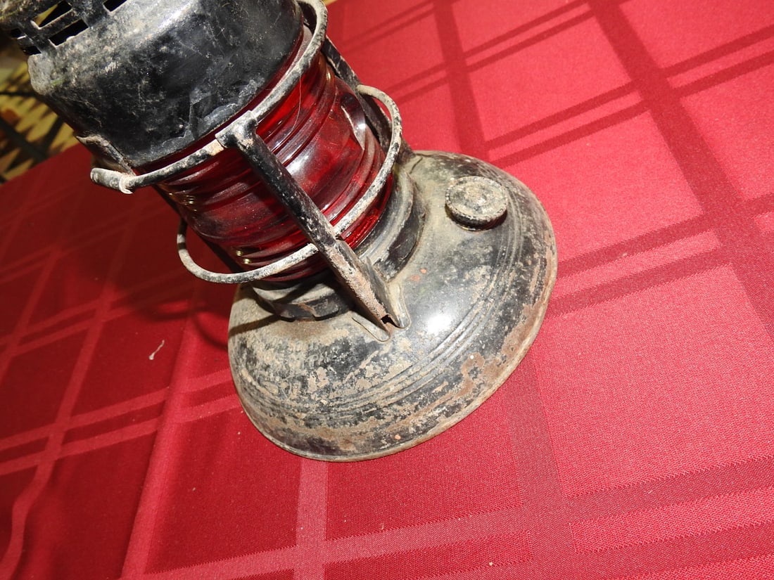 Dietz No. 40 Traffic Gard Lantern with Red Glass Lens - 5