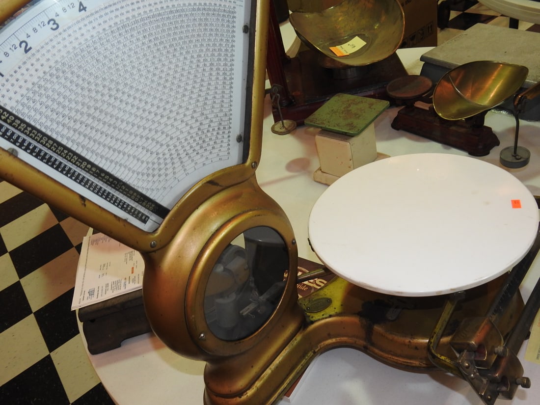 Stimpson Scale Co. Antique Scale, Pat. Aug. 20, 1907: Antique Stimpson scale with circular dial, brass-toned body and patent plate dated Aug. 20, 1907 and Nov. 9, 1909. Approx. 27 x 22.5 x 13 in. Mechanical accuracy not verified. Shows age-related wear, 