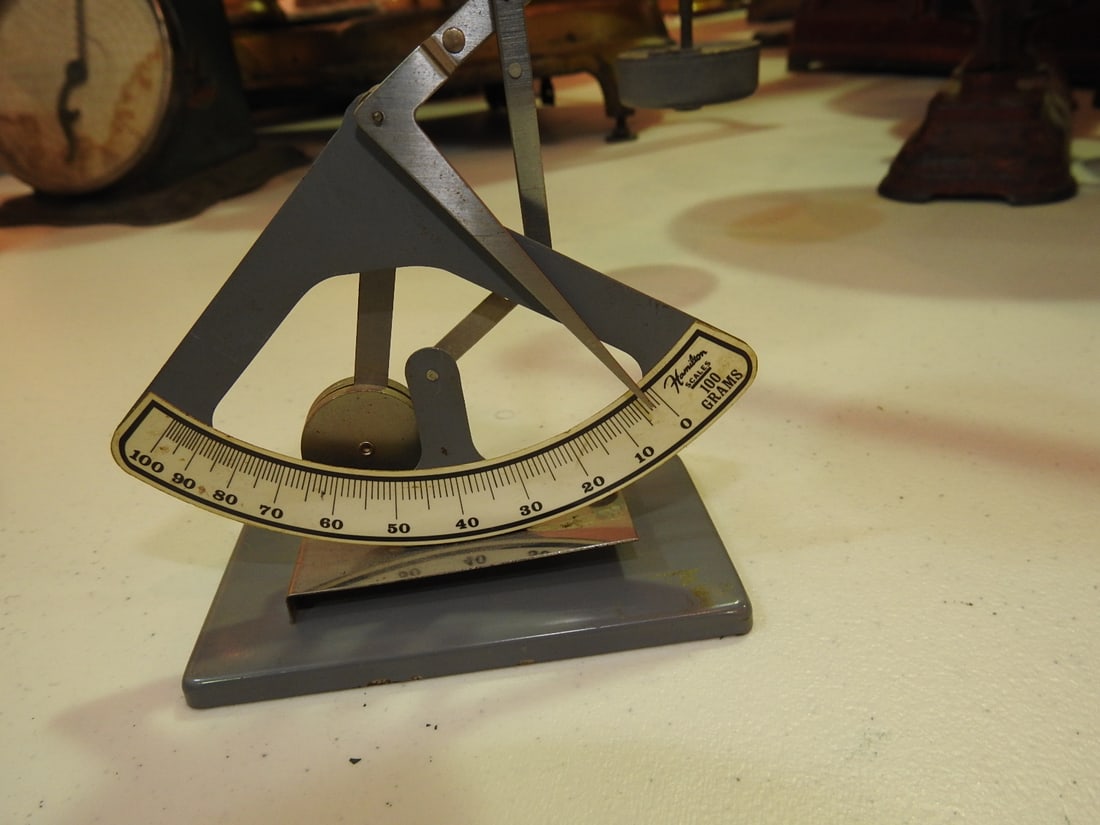 Hamilton 100 Gram Counter Scale - 2