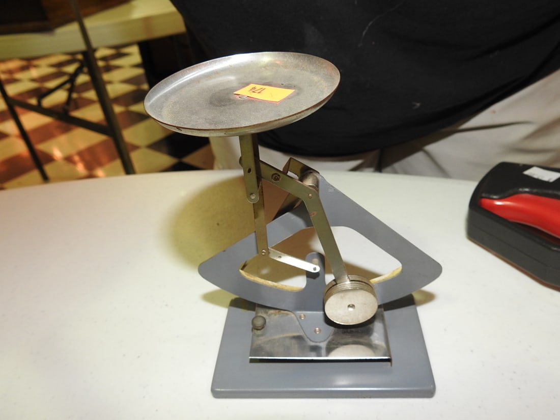 Hamilton 100 Gram Counter Scale - 3