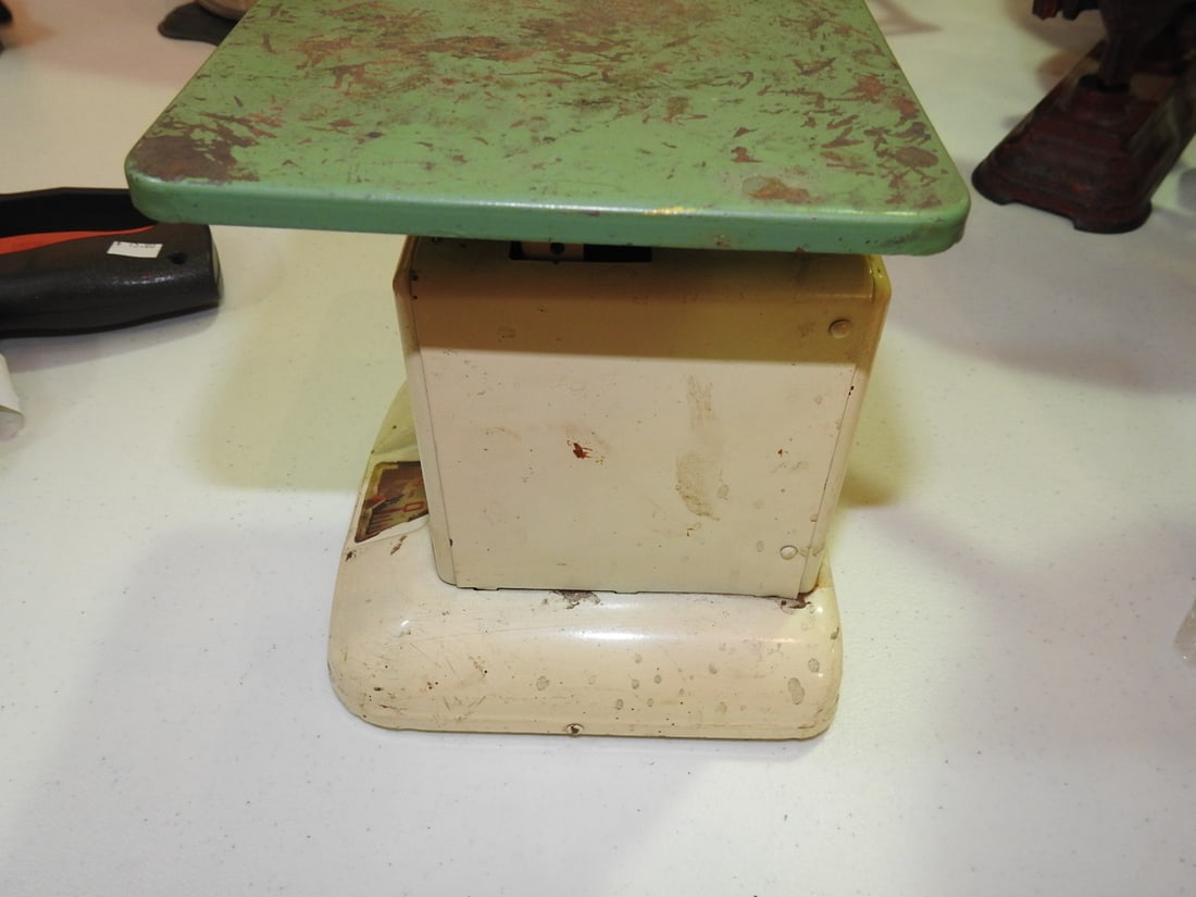 Small Vintage Counter Scale - 3