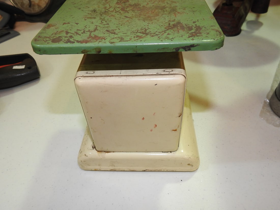 Small Vintage Counter Scale - 4