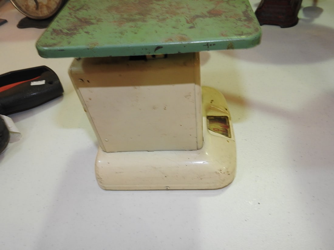 Small Vintage Counter Scale - 5
