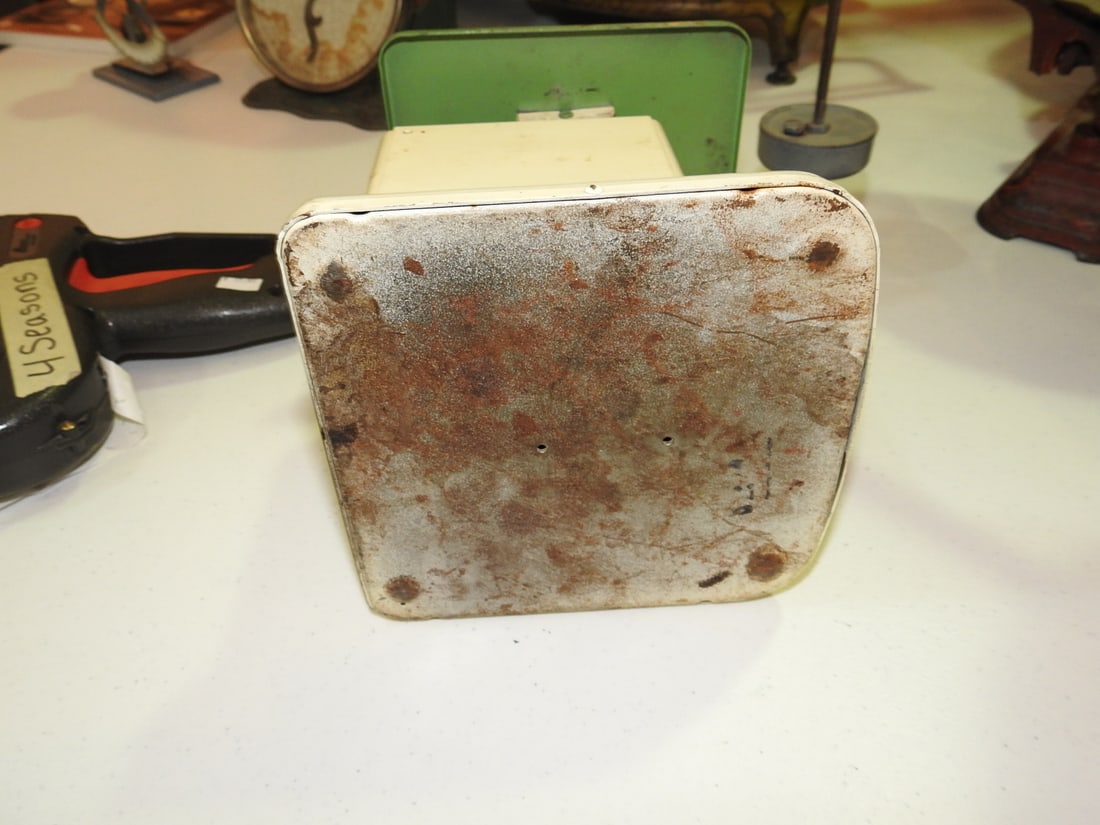 Small Vintage Counter Scale - 6