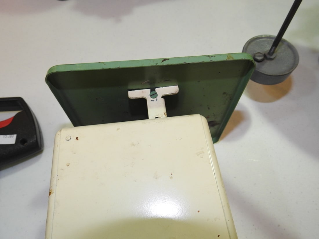 Small Vintage Counter Scale - 7