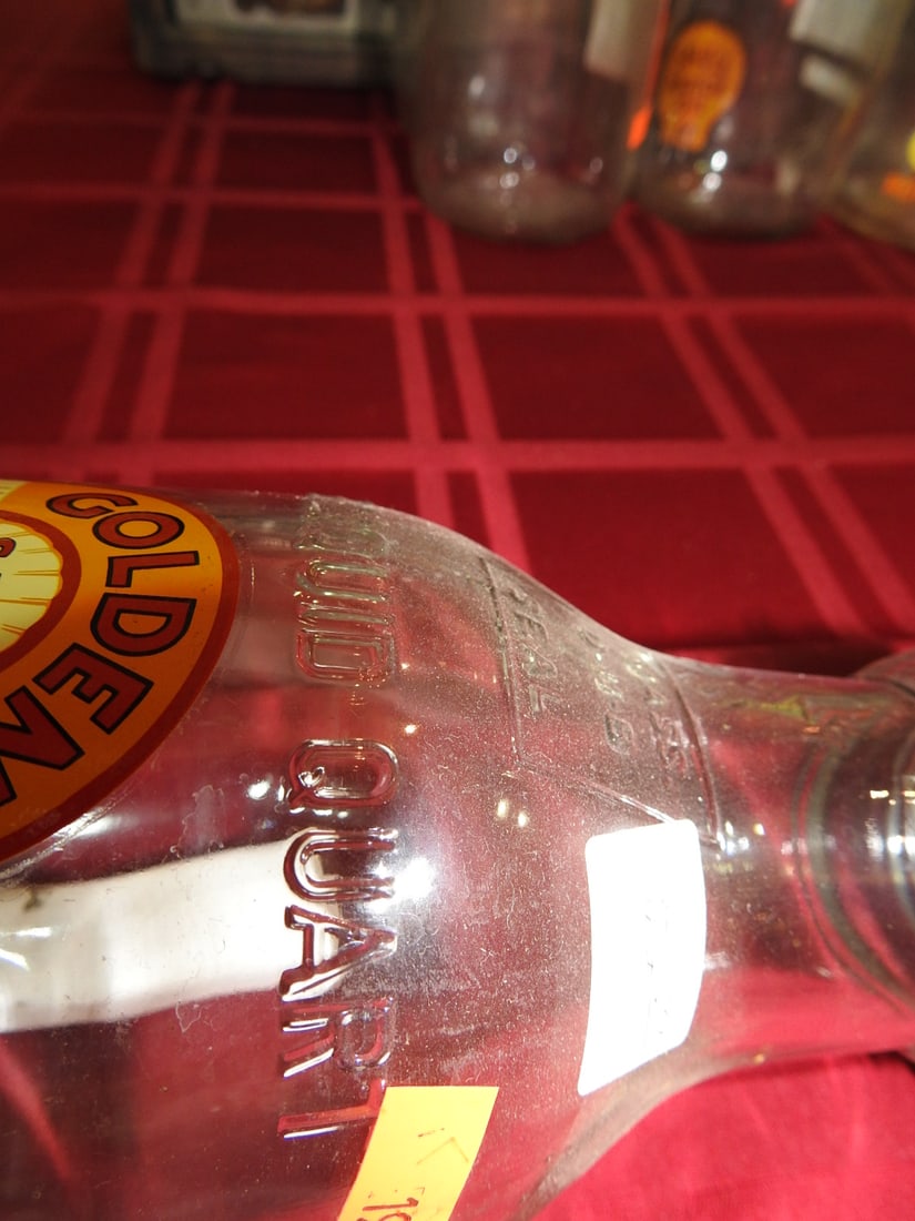 Golden Shell Oil Glass Bottle with Spout - 4