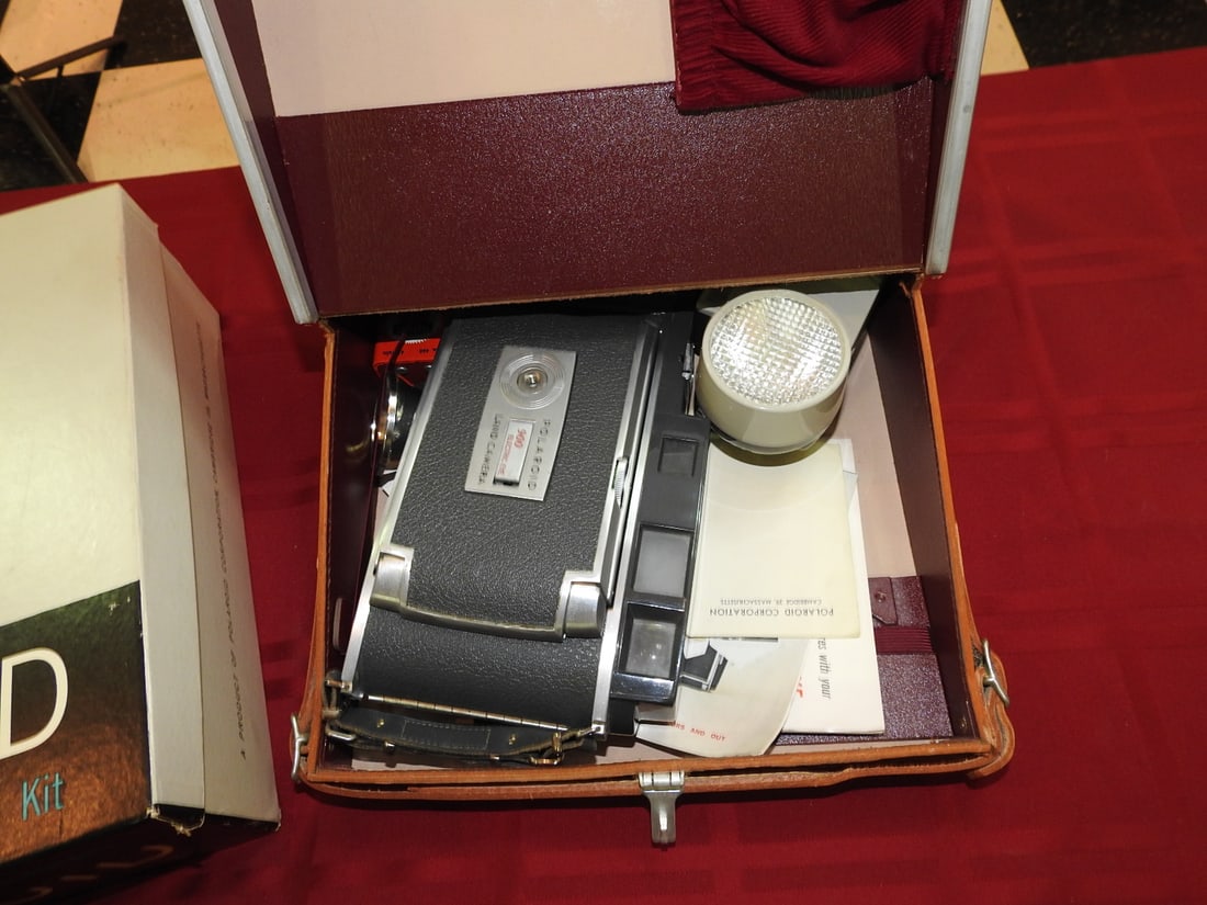 Polaroid Model 900 Electric Eye Land Camera Kit - 2