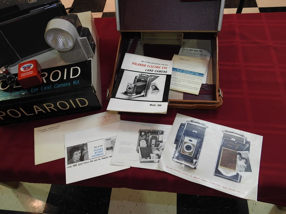 Polaroid Model 900 Electric Eye Land Camera Kit - 3