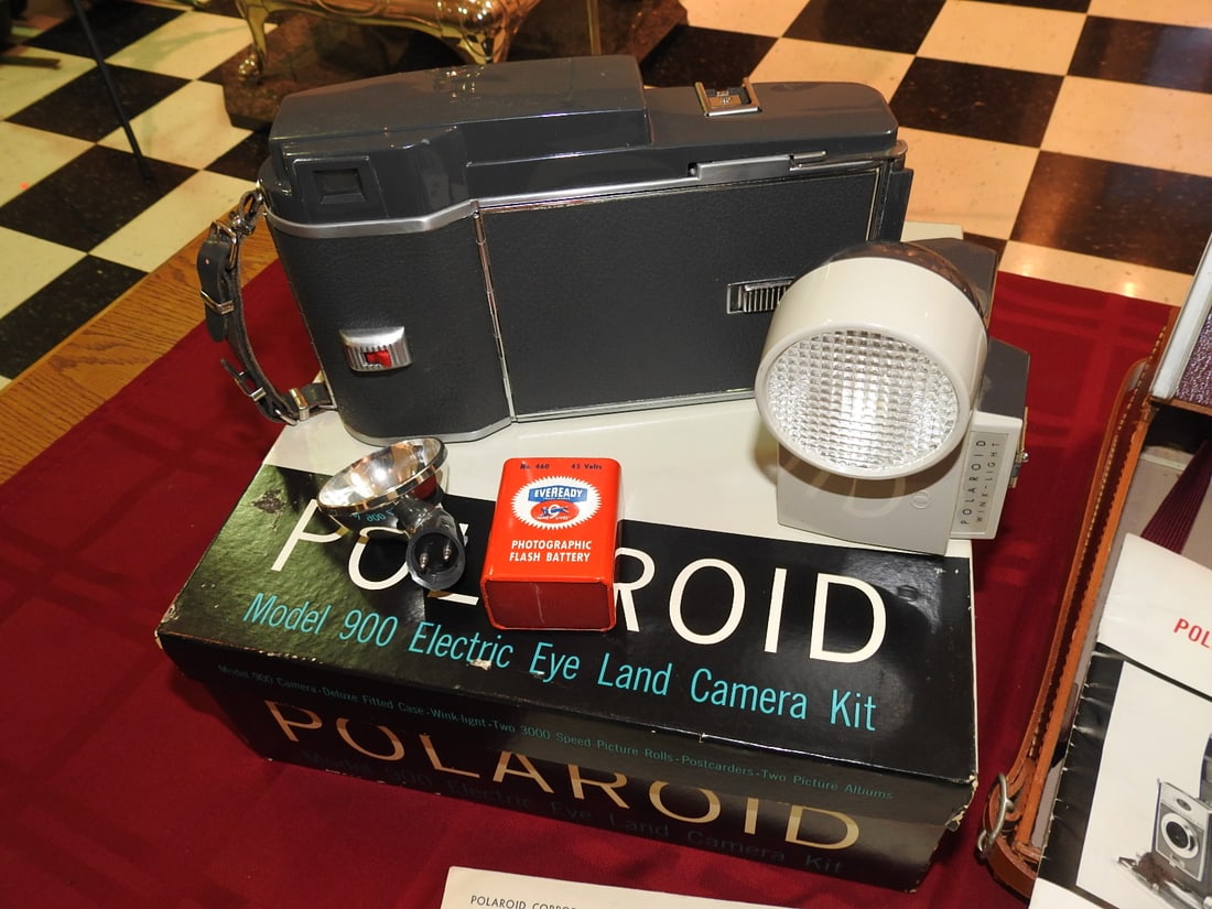 Polaroid Model 900 Electric Eye Land Camera Kit - 4
