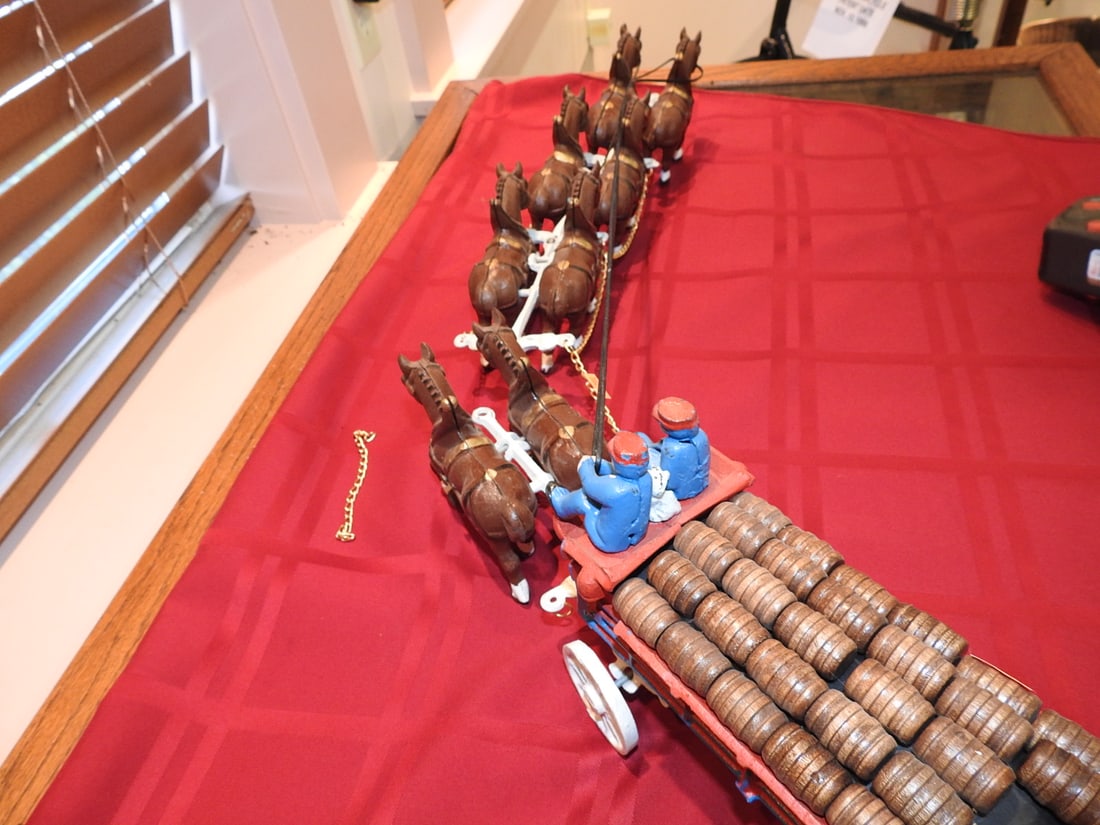 Budweiser Clydesdale Eight-Horse Hitch Wagon - 10
