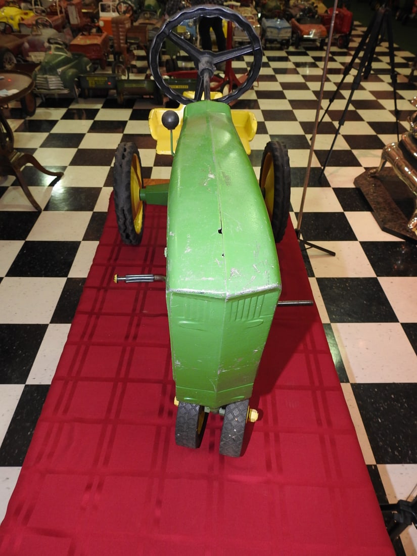 John Deere Model No. 10 Three-Hole Pedal Tractor - 2