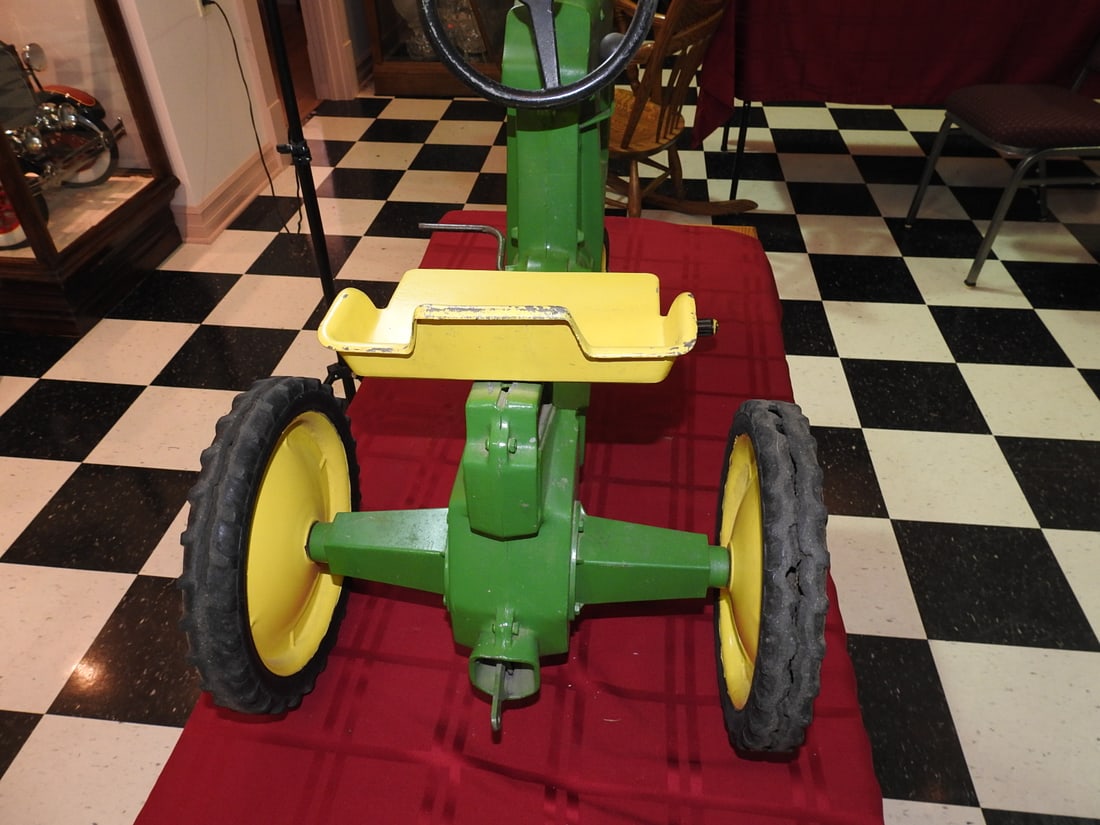 John Deere Model No. 10 Three-Hole Pedal Tractor - 3