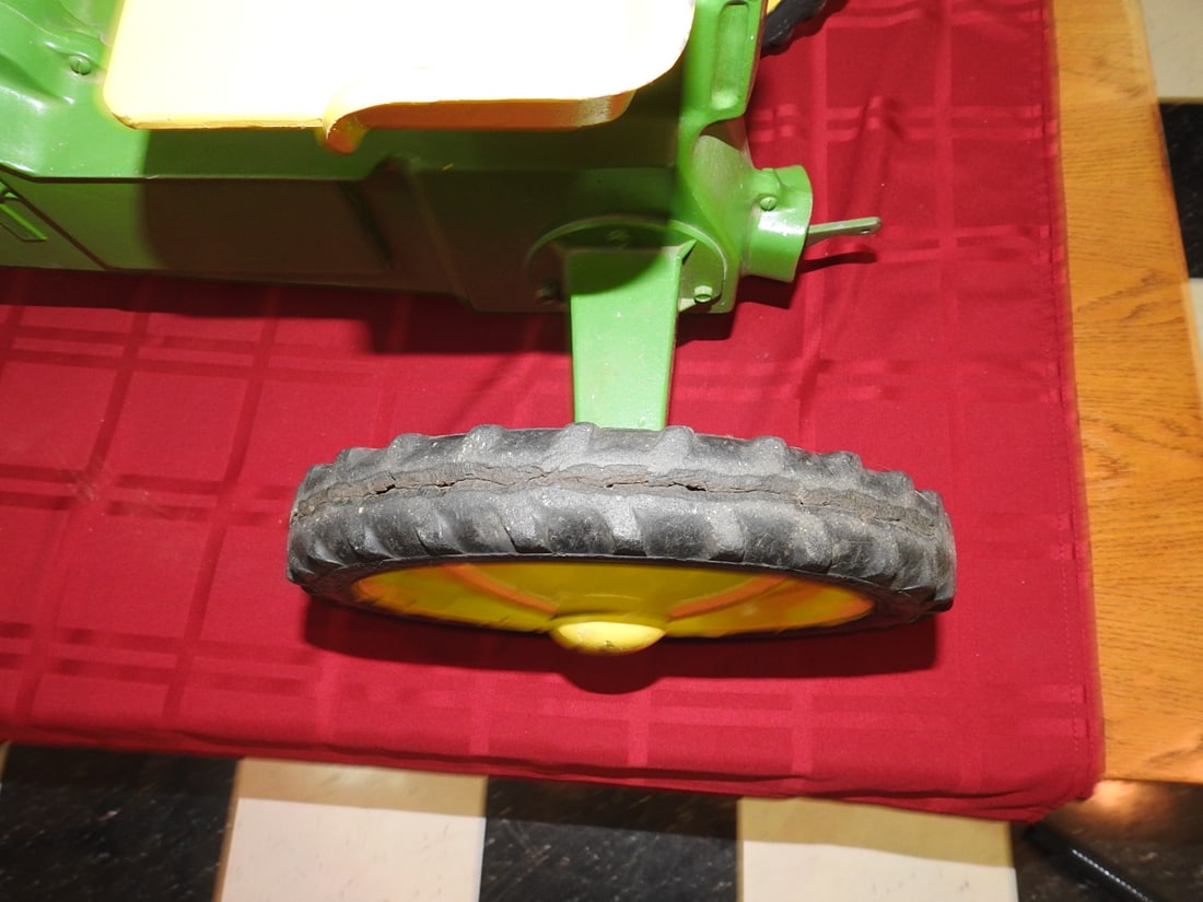John Deere Model No. 10 Three-Hole Pedal Tractor - 5