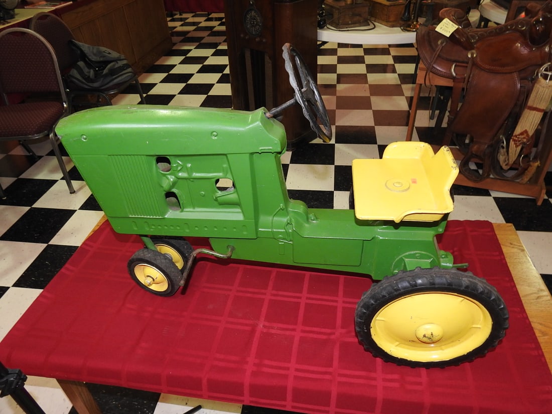 John Deere Model No. 10 Three-Hole Pedal Tractor - 6