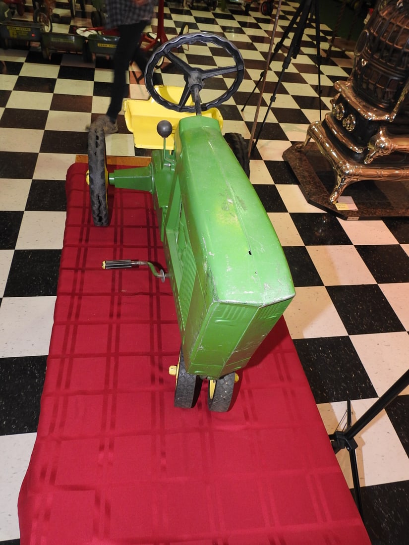 John Deere Model No. 10 Three-Hole Pedal Tractor - 7