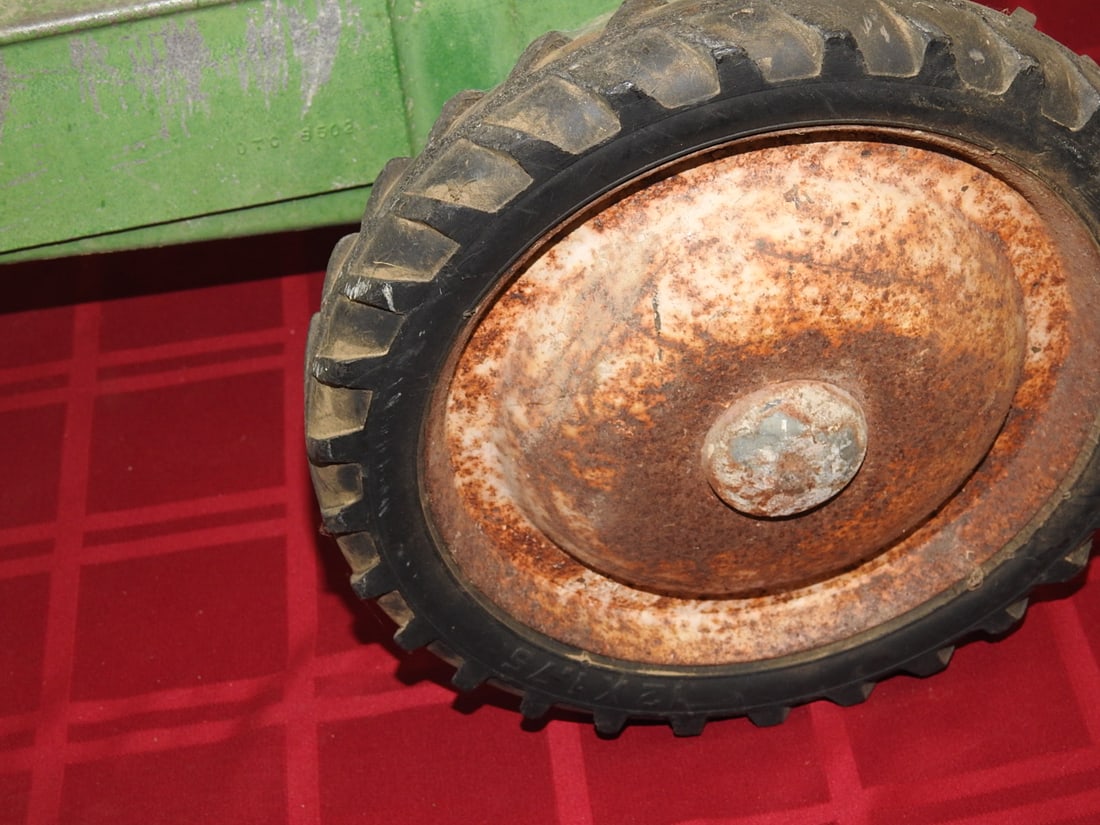 ERTL John Deere Model No. 20 Pedal Tractor - 10